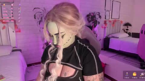 Snapshot of greennbella chatting on 10/24/25, 07:32 online show from 10/24/25, 07:32