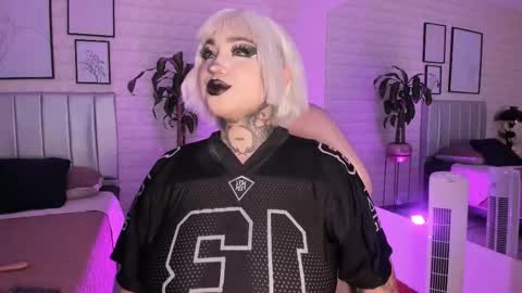 Snapshot of greennbella chatting on 11/20/25, 07:13 online show from 11/20/25, 07:13