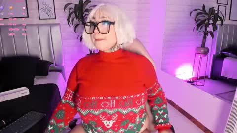 Snapshot of greennbella chatting on 12/02/25, 07:09 online show from 12/02/25, 07:09