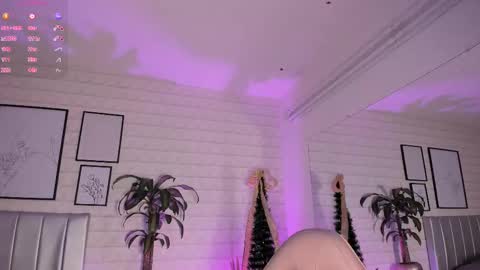 Snapshot of greennbella chatting on 12/19/25, 12:17 online show from 12/19/25, 12:17