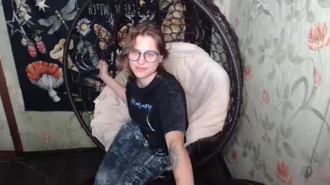 Lina online show from 09/19/25, 12:28