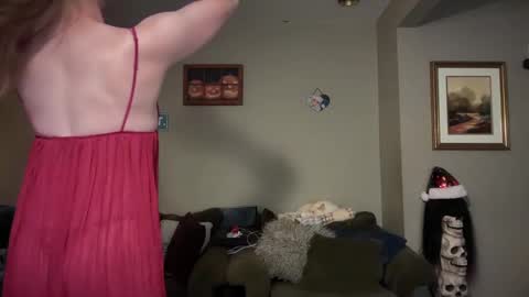 Snapshot of greenxxxqueen chatting on 12/10/24, 05:17 SexQueen Nikki online show from 12/10/24, 05:17