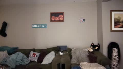 Snapshot of greenxxxqueen chatting on 12/25/24, 07:35 SexQueen Nikki online show from 12/25/24, 07:35