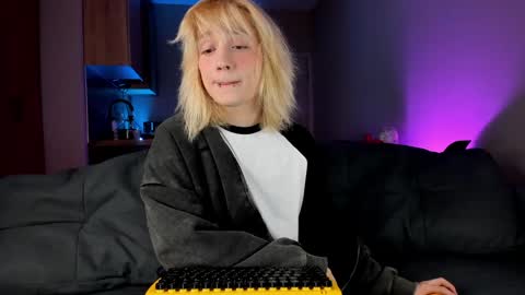 Greg-independent model online show from 01/20/25, 08:29