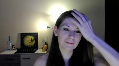 Snapshot of gretamiln chatting on 12/17/25, 09:21 Greta online show from 12/17/25, 09:21