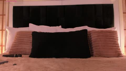 Greta Velvet  online show from 04/23/26, 08:11