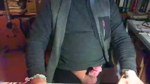 greyhounddog online show from 11/29/25, 05:27