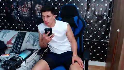 Snapshot of griego01 chatting on 12/19/25, 10:06 griego01 online show from 12/19/25, 10:06