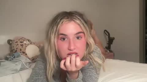 Snapshot of grrlgod chatting on 02/17/25, 12:32 grrlgod online show from 02/17/25, 12:32