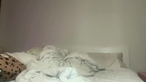 Snapshot of grrlgod chatting on 10/14/25, 12:22 grrlgod online show from 10/14/25, 12:22