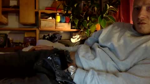 Snapshot of gruendamien chatting on 01/10/25, 03:37 gruendamien online show from 01/10/25, 03:37