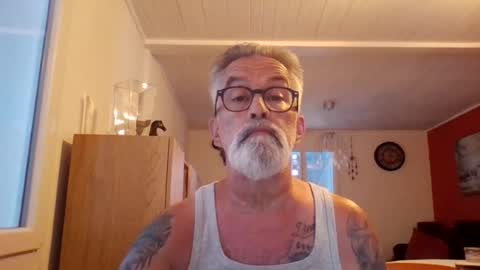 Snapshot of grybear60 chatting on 07/18/26, 01:04 Grybear online show from 07/18/26, 01:04