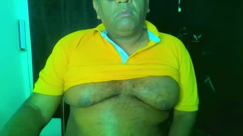 Snapshot of gryzzlybear chatting on 11/16/25, 04:34 BEARGRYZZLY online show from 11/16/25, 04:34