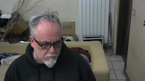 Snapshot of grz65 chatting on 02/08/26, 01:25 GRIZZLY65 online show from 02/08/26, 01:25