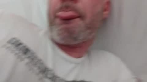 Snapshot of grzegorz34 chatting on 01/31/25, 08:01 Greg online show from 01/31/25, 08:01