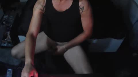 YOUNEEKWAYSTOPLEASEYOU online show from 04/15/26, 09:37