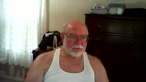 Snapshot of gtnolder60 chatting on 05/06/26, 01:49 Gary online show from 05/06/26, 01:49