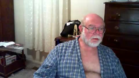 Snapshot of gtnolder60 chatting on 05/19/26, 01:33 Gary online show from 05/19/26, 01:33