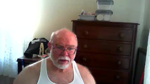 Snapshot of gtnolder60 chatting on 05/29/26, 01:42 Gary online show from 05/29/26, 01:42