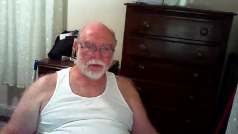 Snapshot of gtnolder60 chatting on 06/05/26, 01:34 Gary online show from 06/05/26, 01:34