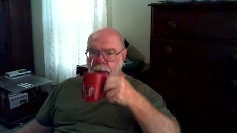 Snapshot of gtnolder60 chatting on 06/11/26, 11:52 Gary online show from 06/11/26, 11:52