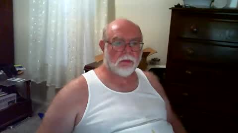 Snapshot of gtnolder60 chatting on 08/05/26, 12:35 Gary online show from 08/05/26, 12:35