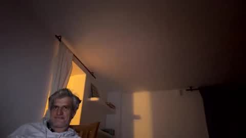 guardiannif_ online show from 02/09/25, 01:44