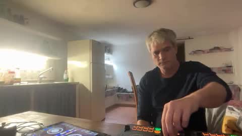 guardiannif_ online show from 02/14/26, 07:21