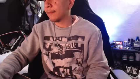 Snapshot of guayaco_ chatting on 02/24/25, 01:10 Guayaco online show from 02/24/25, 01:10