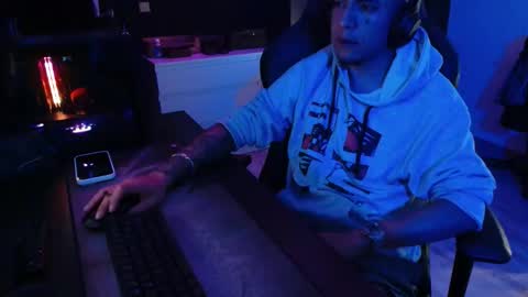 Snapshot of guayaco_ chatting on 10/31/25, 02:56 Guayaco online show from 10/31/25, 02:56