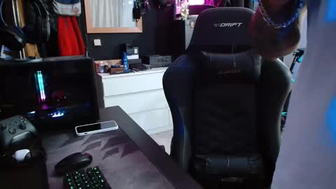 Guayaco  online show from 11/17/25, 08:03