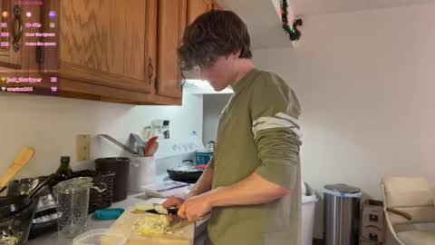 Snapshot of gucciboi4 chatting on 02/01/26, 05:00 gucciboi4 online show from 02/01/26, 05:00