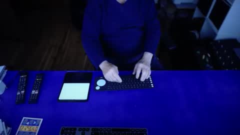 guesswhatigot2 online show from 09/16/25, 07:42