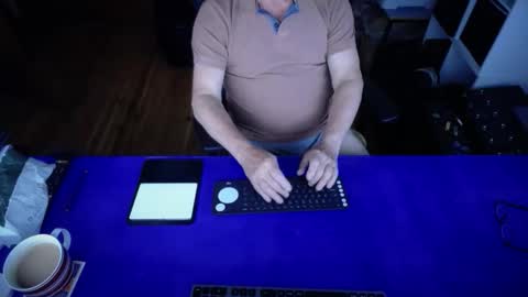 guesswhatigot2 online show from 10/06/25, 08:12