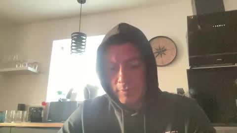 Snapshot of guil0 chatting on 09/10/25, 09:42 guil0 online show from 09/10/25, 09:42