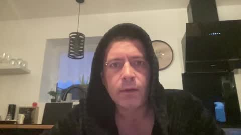 Snapshot of guil0 chatting on 09/26/25, 09:13 guil0 online show from 09/26/25, 09:13