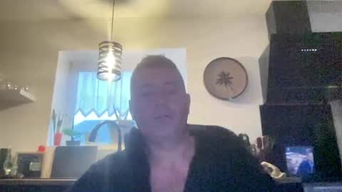 Snapshot of guil0 chatting on 10/09/25, 10:24 guil0 online show from 10/09/25, 10:24