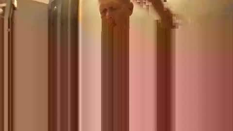 Snapshot of guitarbryman48 chatting on 09/29/25, 06:18 guitarbryman48 online show from 09/29/25, 06:18