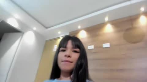 Snapshot of gummyluv chatting on 10/05/25, 11:35 gummyluv online show from 10/05/25, 11:35