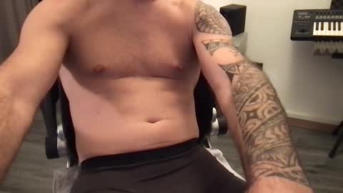 Snapshot of guntboy chatting on 12/25/24, 05:58 guntboy online show from 12/25/24, 05:58