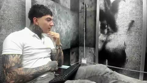 Snapshot of gury_tattoo chatting on 07/01/26, 08:08 Gury online show from 07/01/26, 08:08
