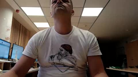 Snapshot of guschidick chatting on 11/06/25, 11:48 guschidick online show from 11/06/25, 11:48