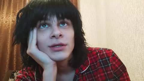 Snapshot of gushill_ chatting on 11/25/25, 12:43 gushill_ online show from 11/25/25, 12:43