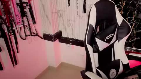 Miss online show from 11/10/25, 04:06