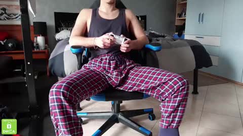 Snapshot of guy2015big chatting on 02/12/25, 10:24 Flo online show from 02/12/25, 10:24