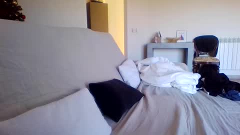 Snapshot of guy2015big chatting on 11/28/25, 09:56 Flo online show from 11/28/25, 09:56