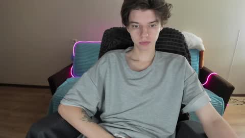 guy_liam1 online show from 12/02/24, 05:04