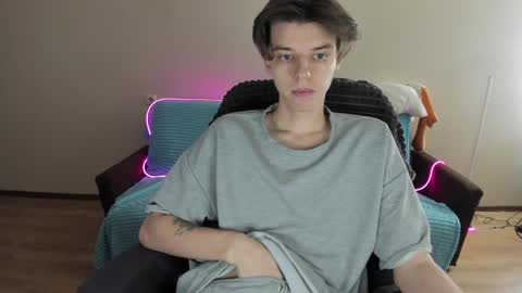 guy_liam1 online show from 12/04/24, 08:23