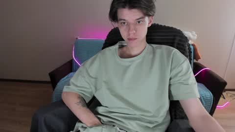 guy_liam1 online show from 12/23/24, 01:24