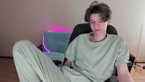 guy_liam1 online show from 01/13/25, 04:50